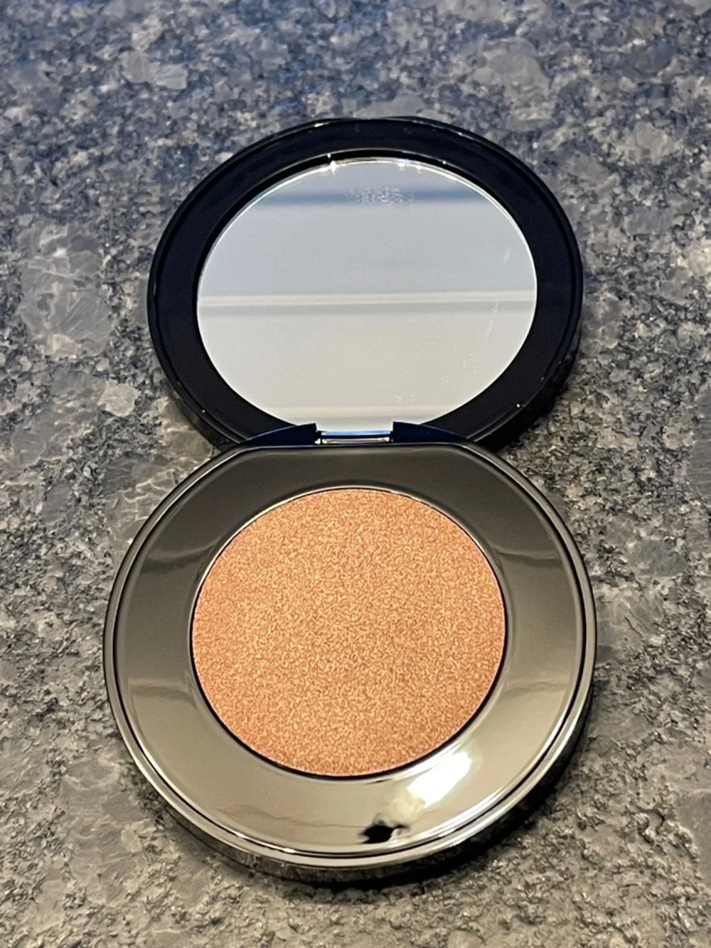 Saie Glow Sculpt Multi Use Cream Highlighting Blush in Quartz Glow warm bronze
